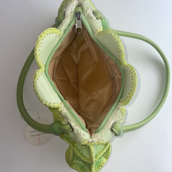 LGA green flower print shoulder bag perfect to fit your necessities! - Picture 6 of 10